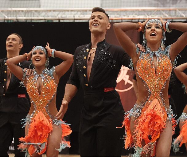 Enges Duell mit Bietigheim: Die Lateinformation des TSC Residenz.