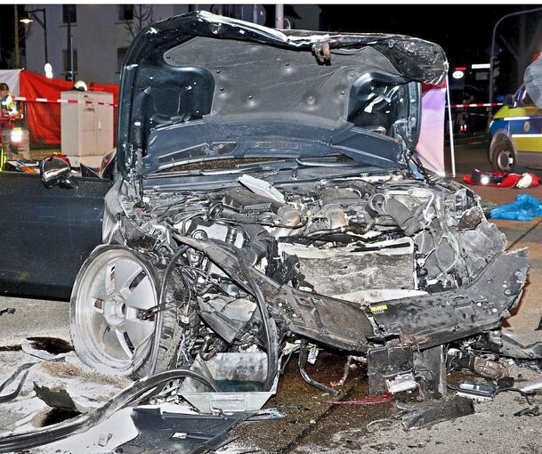 Gewaltiger Aufprall: Selbst der S550 des Unfallverursachers, ein bulliges AMG-Mercedes-Coupé, weist beträchtliche Schäden auf.