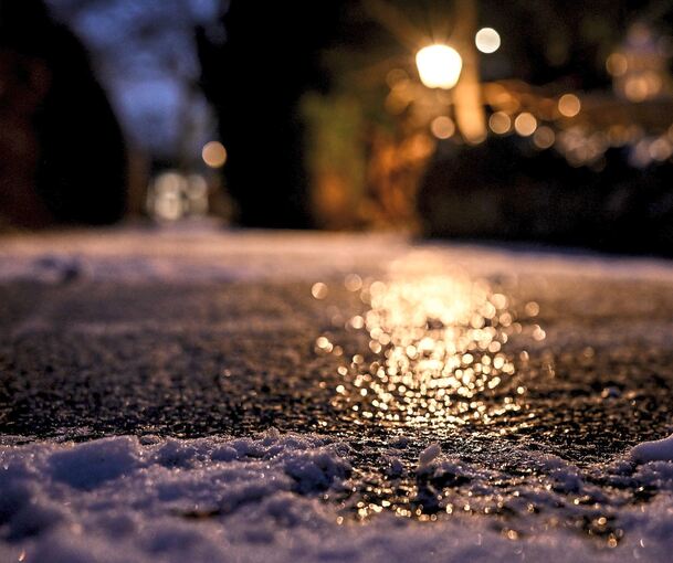 Nachts und morgens kann es teilweise glatt werden.