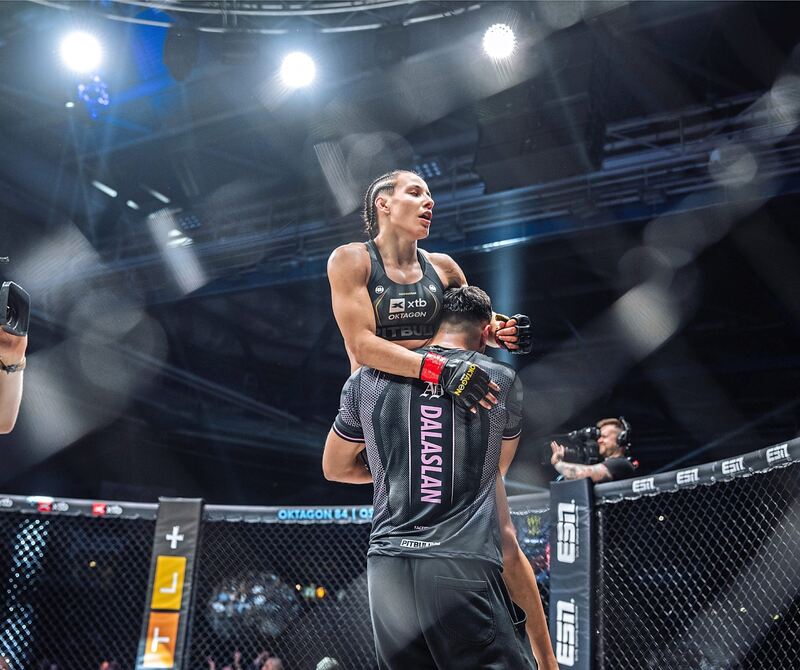 Alina Dalaslan bei MMA-Event in der Schleyerhalle Stuttgart.