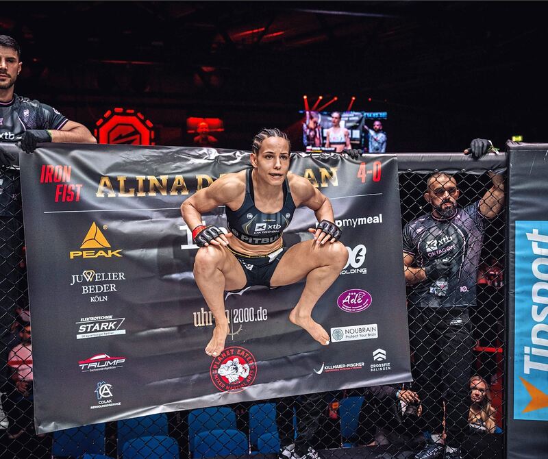 Alina Dalaslan bei MMA-Event in der Schleyerhalle Stuttgart.