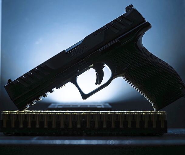 Die Polizei fand bei den Angeklagten nicht nur Kokain, sondern auch geladene Waffen.