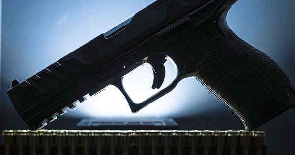 Die Polizei fand bei den Angeklagten nicht nur Kokain, sondern auch geladene Waffen.