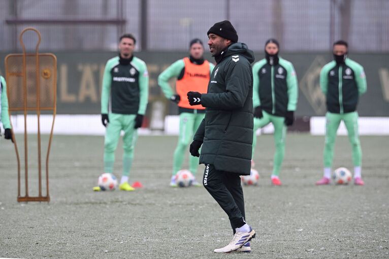 Werder Bremen - Training mit neuem Trainer Thioune