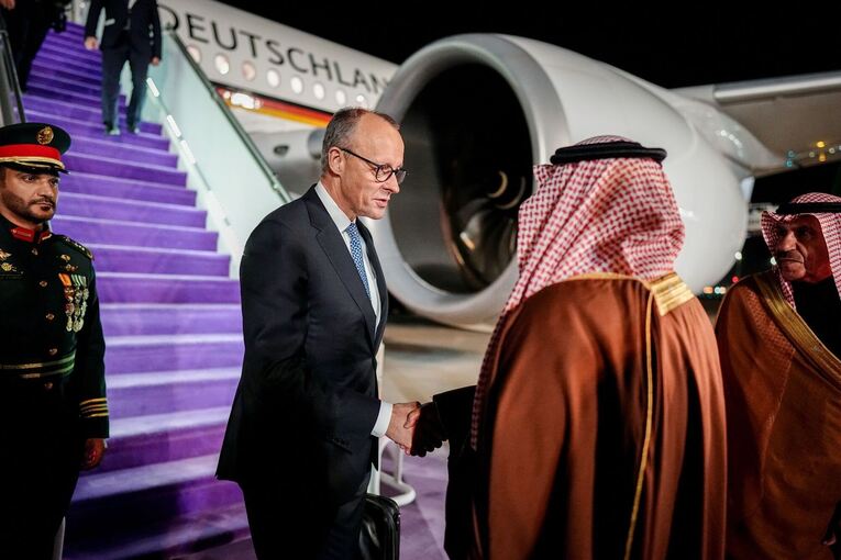 Bundeskanzler Merz reist in die Golfregion Bundeskanzler Merz reist in die Golfregion