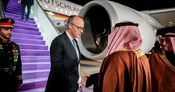 Bundeskanzler Merz reist in die Golfregion