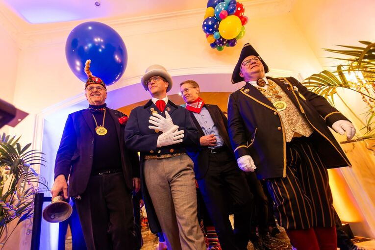 CDU-Spitzenkandidat Hagel bekommt "Goldene Narrenschelle"