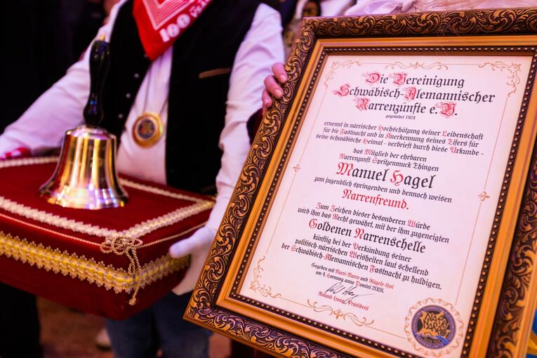 CDU-Spitzenkandidat Hagel bekommt "Goldene Narrenschelle"