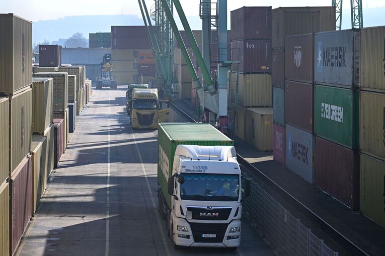 Umfrage: Situation von Unternehmen leicht verbessert