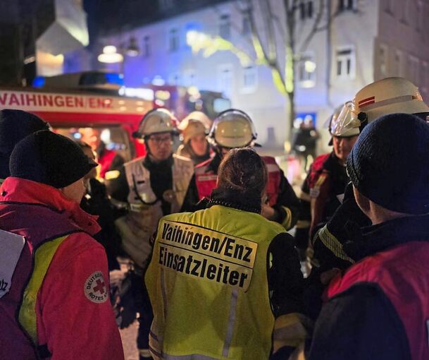 Neben zahlreichen Kräften der Feuerwehr und Polizei, waren unter anderem auch Rettungsdienste sowie Notärzte, ein Rettungsbus und Mitarbeitende des Ordnungsamtes im Einsatz.