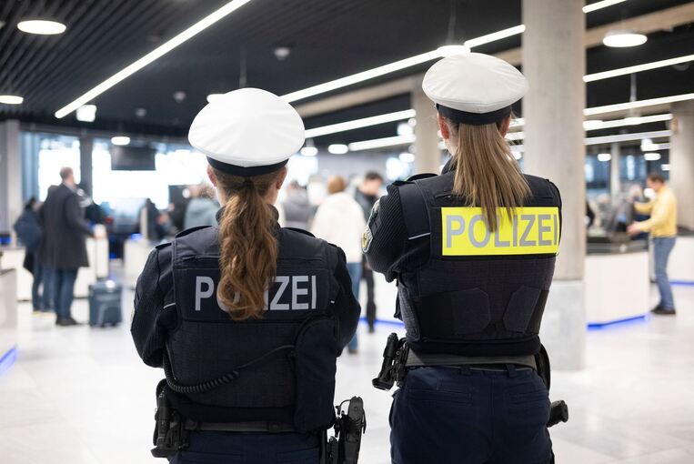 Sicherheitskontrolle am Stuttgarter Flughafen