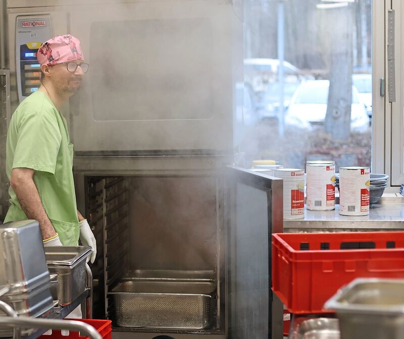Die Küche steht im wahrsten Sinne des Wortes unter Dampf.
