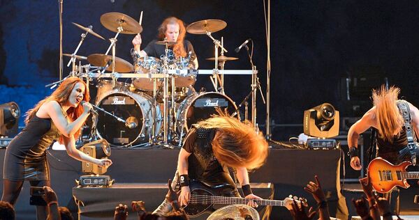 Epica live auf der Bühne – diesen Freitag in der MHP-Arena in Ludwigsburg.