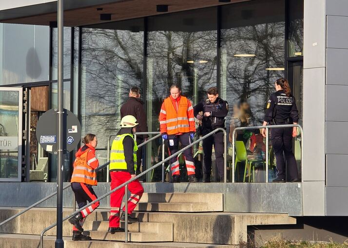 Chlorgasaustritt in Hallenbad – mehrere Verletzte