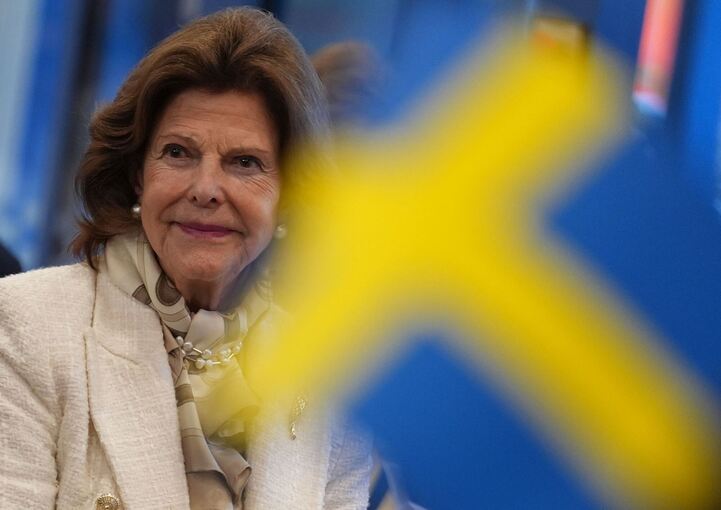 Königin Silvia von Schweden besucht  Demenzstation