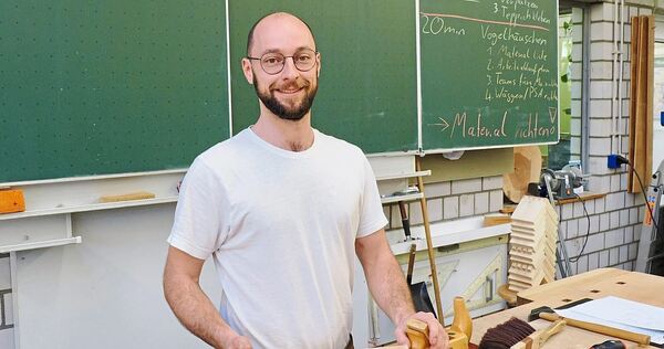 Zwischen Hobelbank und Tafel: Pascal Jung stieg kurz nach seiner Freisprechung als Tischlermeister auf Berufsschullehrer um.