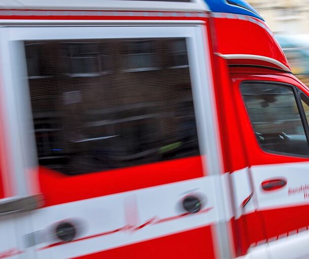 Die Fußgängerin erlitt leichte Verletzungen. Die Fußgängerin erlitt leichte Verletzungen.