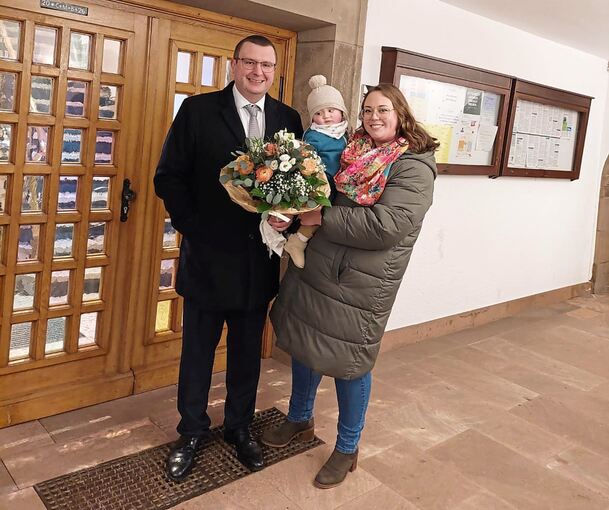 Timo Wenzel am Wahlabend mit seiner Familie.