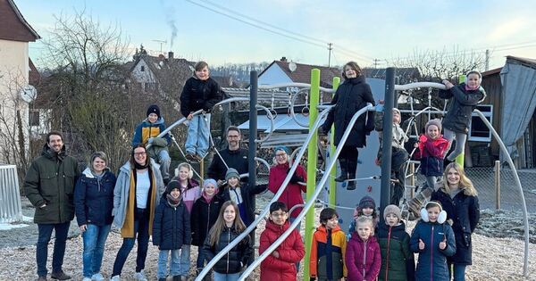 Hoch-hinaus-in-der-Pause-Neues-Spielger-t-an-der-Quellen-Grundschule-in-Rielingshausen-eingeweiht