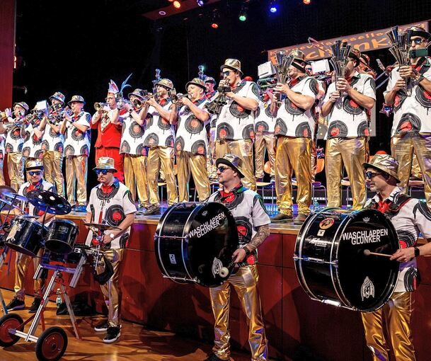 Die Waschlappen Glunker hauen mächtig auf die Pauke.