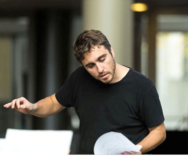 Der spanische Gastdirigent Pablo Rus Broseta nutzte seinen Spielraum für eine differenzierte, gestisch eloquente und präzise Zeichensprache.