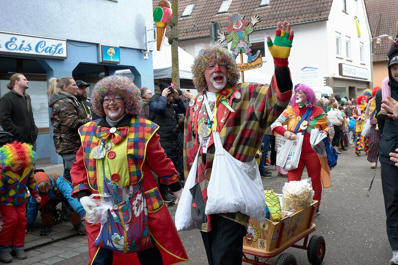 Gute Laune haben die zahlreichen Kostümierten und Hästräger verbreitet.