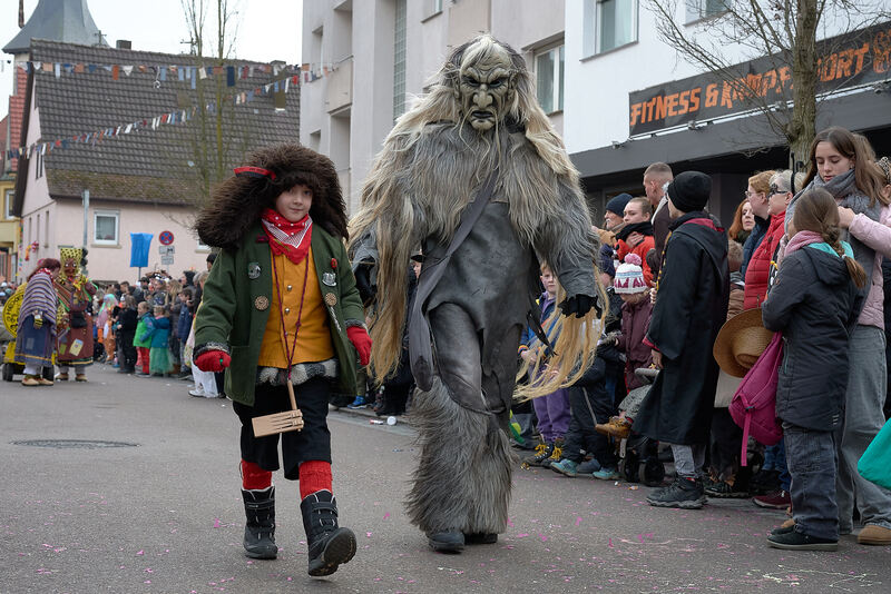 Gute Laune verbreiten Hästräger und Kostümierte.