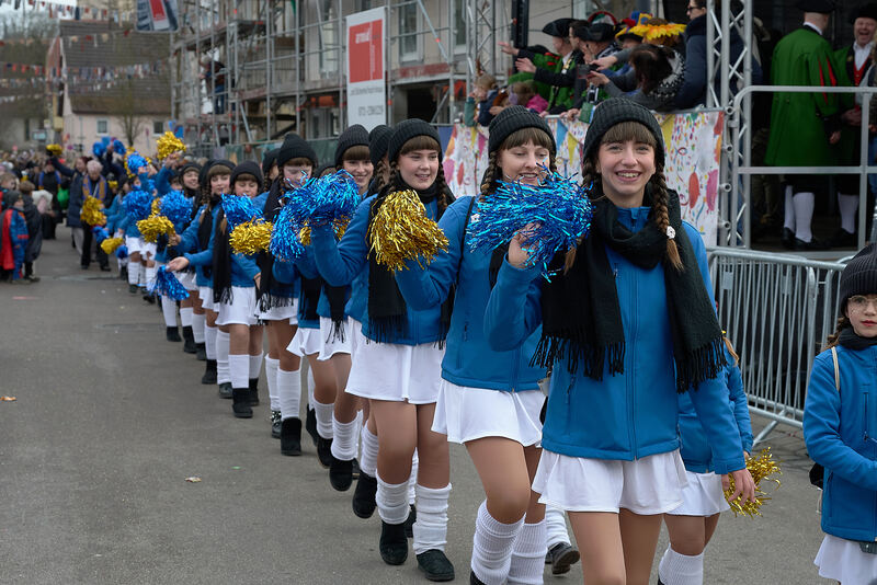 Im Gleichschritt ist diese Gruppe unterwegs.