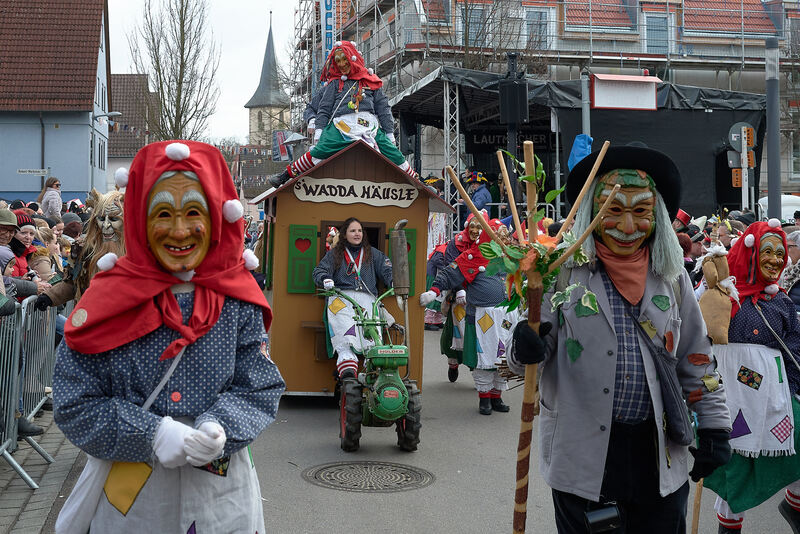 Gute Laune verbreiten Hästräger und Kostümierte.