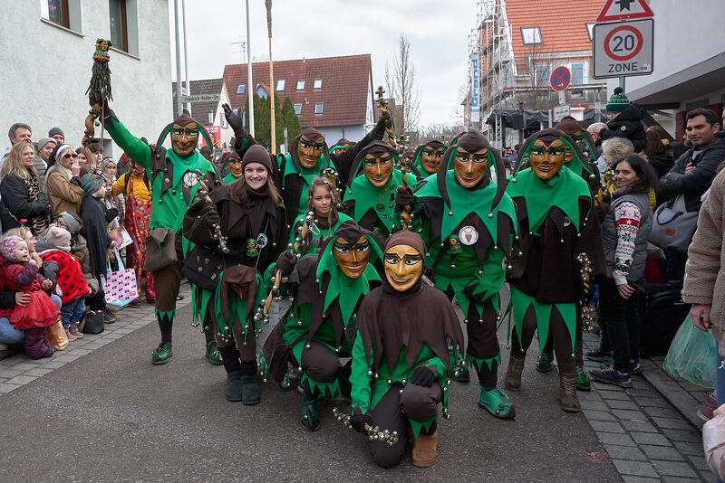 Gute Laune verbreiten Hästräger und Kostümierte.