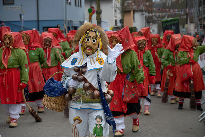 Gute Laune verbreiten Hästräger und Kostümierte.