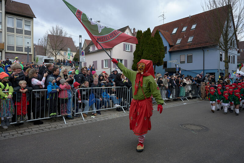 Gute Laune verbreiten Hästräger und Kostümierte.