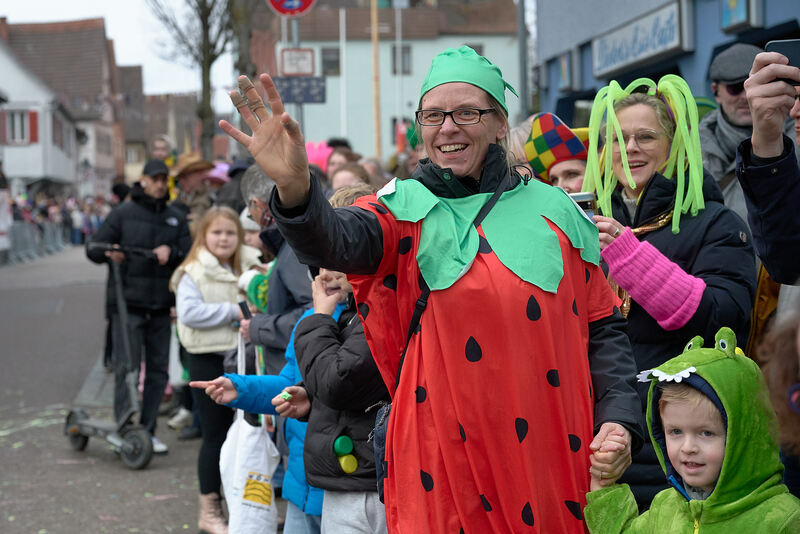 Gute Laune verbreiten Hästräger und Kostümierte.