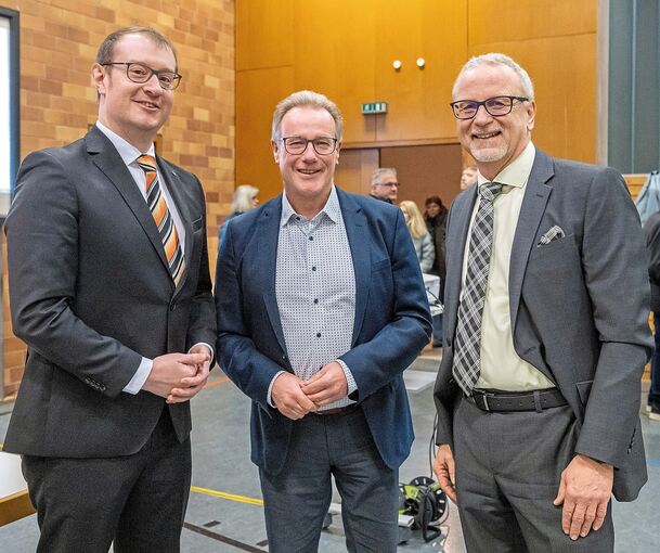 Kollegen wie Steffen Döttinger (Mitte) aus Affalterbach fiebern mit.