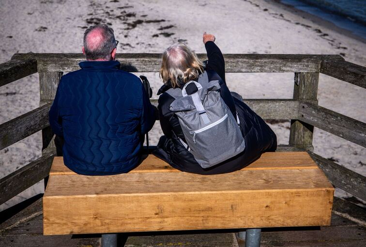 Rentner an der Ostseeküste