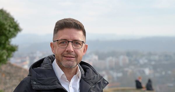 Nikolaos Boutakoglou auf Schloss Kaltenstein. Der 42-Jährige will vor allem die Belange des Handwerks in die Politik einbringen.