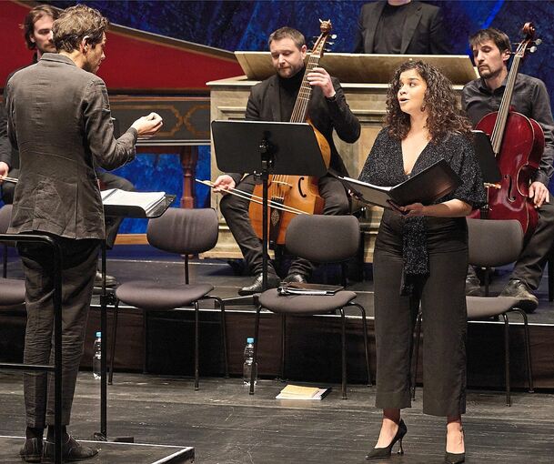 Mit vollkommener Kunstfertigkeit musiziert: Dirigent Raphaël Pichon und sein Ensemble Pygmalion im Forum.