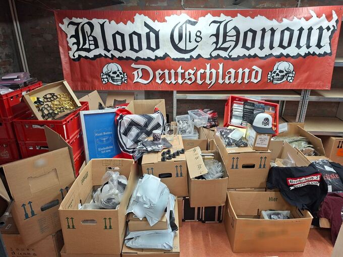 Durchsuchungen bei Betreibern von mutmaßlichem Nazi Shop