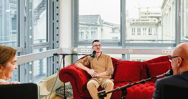 Mark Zemlijany (Mitte) im Gespräch mit Ulrike Trampus und Stephan Wolf.