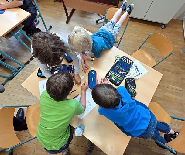 Schulanfänger sollten gelernt haben, respektvoll miteinander umzugehen und Konflikte selbst zu lösen.