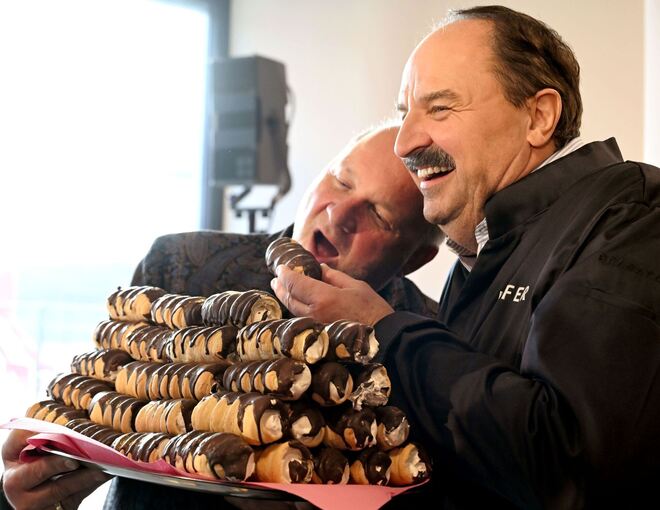 Wiener Opernball - Süßwarenfirma Guschlbauer in Österreich Wiener Opernball - Süßwarenfirma Guschlbauer in Österreich