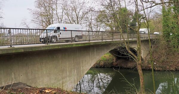 Die Murrbrücke zwischen Marbach und Benningen ist marode. Ein Neubau ist wirtschaftlicher als eine Sanierung.