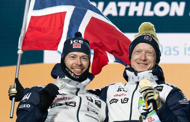 Sturla Holm Laegreid (l) und Johannes Thingnes Bö