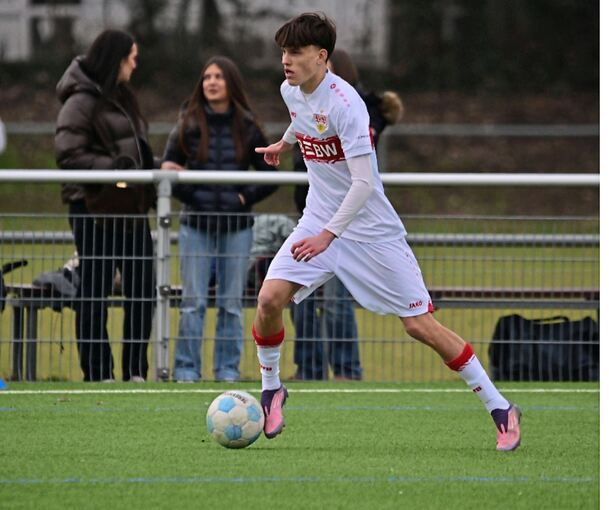 Trägt seit Juli 2025 das Trikot des VfB Stuttgart: Der Ludwigsburger Tom Hagmeister.