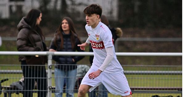 Trägt seit Juli 2025 das Trikot des VfB Stuttgart: Der Ludwigsburger Tom Hagmeister.