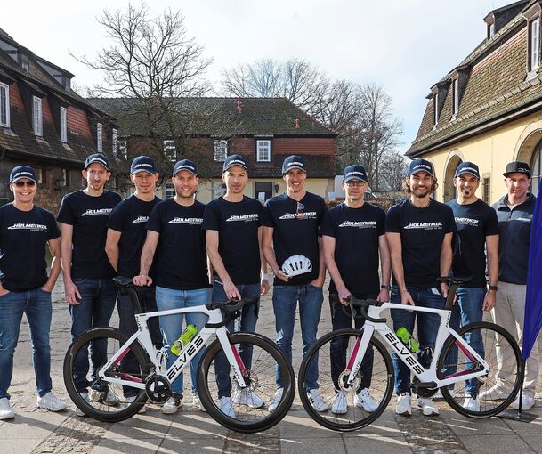 Das neuformierte Radteam (von links): Stefan Ruf (Team-Management) Marcel Cierpinsky (Fahrer) Luca Cais (Fahrer) Johannes Schmitt (Fahrer) Tobias Kübler (Fahrer) Pascal Marggraff (Fahrer) Gregor Schumann (Sportlicher Leiter) Luca Klotz (Fahrer) Urs R