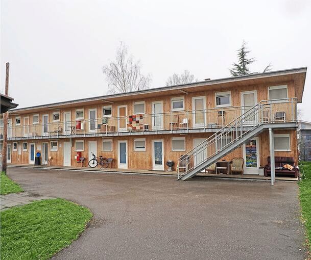 Der geplante Modulbau in der Brennereistraße könnte eine ähnliche Anmutung haben wie die aktuelle Kreis-Unterkunft Patronatstraße ein paar Meter weiter.