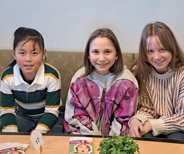 Woodrock, Zoe, Liv-Marie (von links) sind regelrechte Fans der Kinderuni.