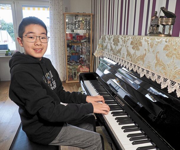 Der zwölfjährige Leo spielt Klavier, seitdem er fünf Jahre alt ist.