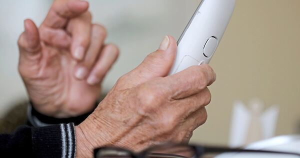 Mehrere Personen gaben sich als Polizeibeamte und Staatsanwälte aus, doch die Frau glaubte ihnen nicht.